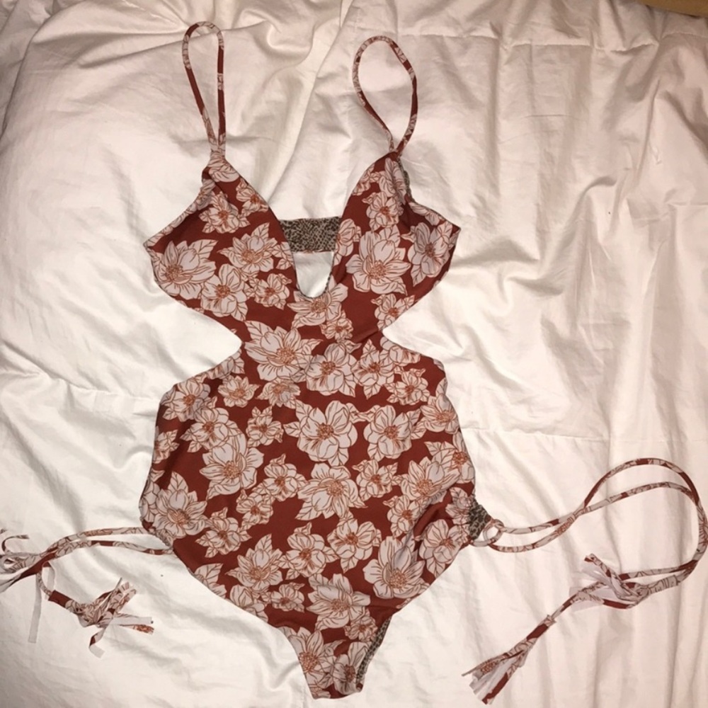 Acacia Greece One piece in Rust Magnolia